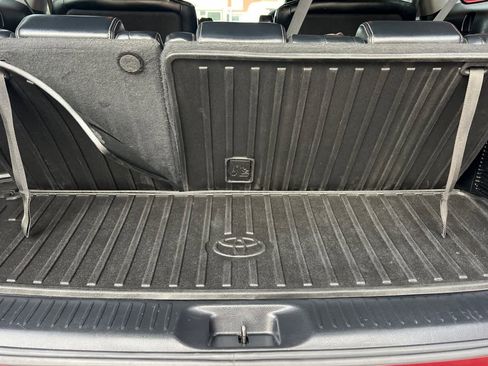 Used 2017 Toyota Highlander SE image 19