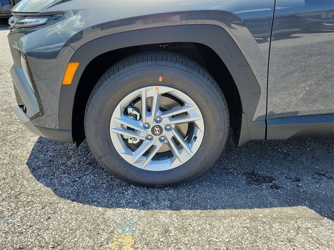 New 2025 Hyundai Tucson SE image 3