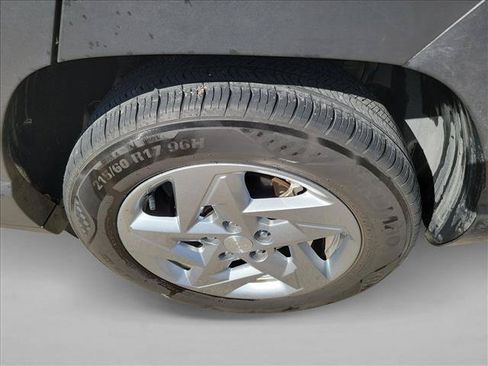Used 2025 Hyundai Kona SE FWD image 12