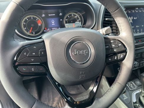 Used 2023 Jeep Cherokee Altitude Lux image 10