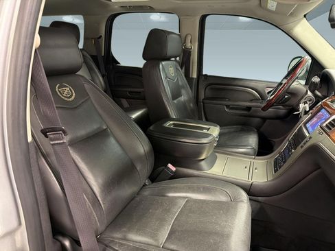 Used 2013 Cadillac Escalade Platinum AWD/4WD image 22
