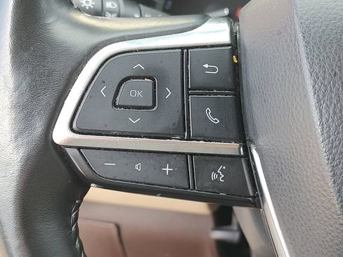 Used 2021 Toyota Highlander XLE FWD image 21