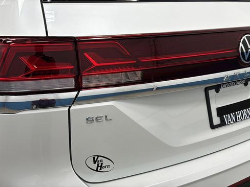 Used 2024 Volkswagen Atlas SEL AWD/4WD image 40