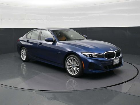 Used 2023 BMW 330e xDrive w/ Driving Assistance Package AWD/4WD image 3