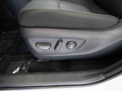 Used 2025 Toyota RAV4 XLE AWD/4WD image 12
