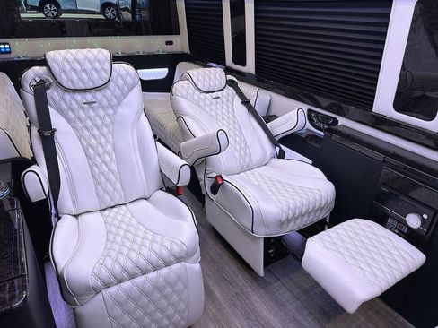 Used 2024 Mercedes-Benz Sprinter 3500 image 19