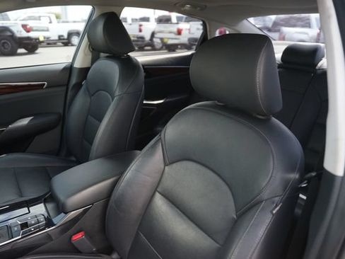 Used 2019 Kia Cadenza Technology FWD image 10
