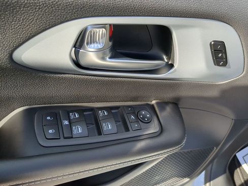 New 2026 Chrysler Pacifica Limited image 13