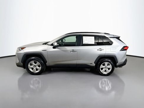 Certified 2020 Toyota RAV4 XLE w/ Convenience Package AWD/4WD image 4