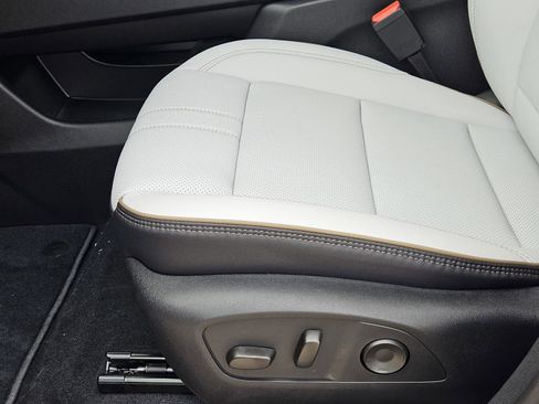 New 2026 Chevrolet Traverse High Country FWD image 25