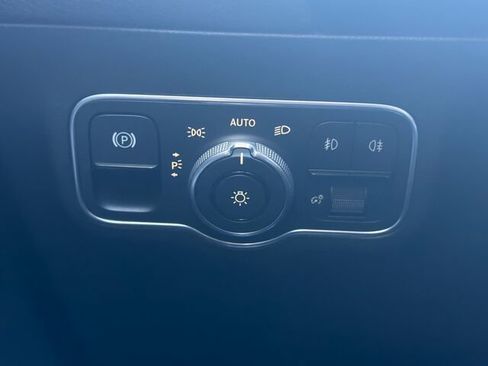 Used 2025 Mercedes-Benz GLA 250 4MATIC image 32