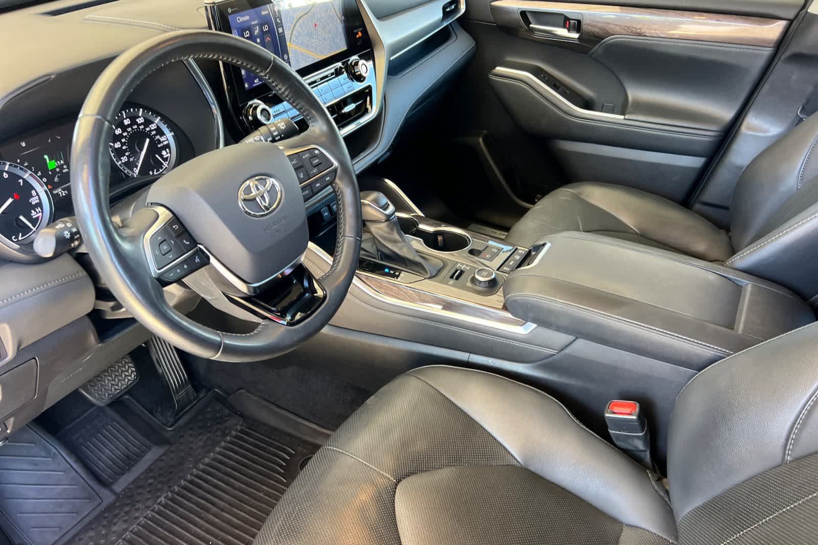 Used 2021 Toyota Highlander Limited AWD/4WD image 11