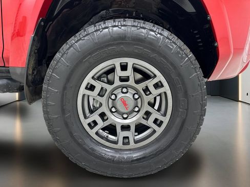 Used 2021 Toyota 4Runner SR5 Premium w/ Moonroof Package AWD/4WD image 10