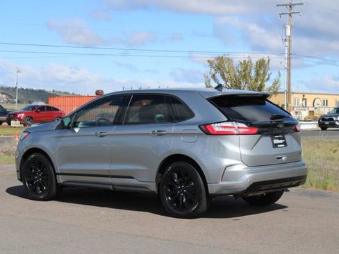 Used 2023 Ford Edge SE w/ Black Appearance Package image 4