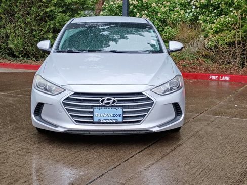 Used 2017 Hyundai Elantra SE image 9
