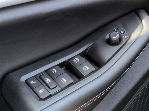 New 2025 Jeep Grand Cherokee Limited w/ Black Appearance Package image 23