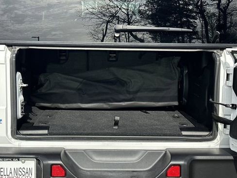 Used 2023 Jeep Wrangler Unlimited Sahara w/ Cold Weather Group image 27