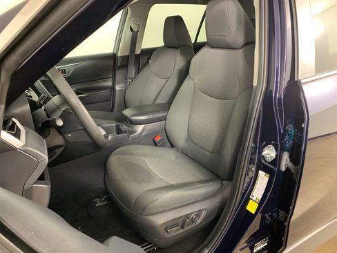 Used 2024 Toyota RAV4 XLE AWD/4WD image 28