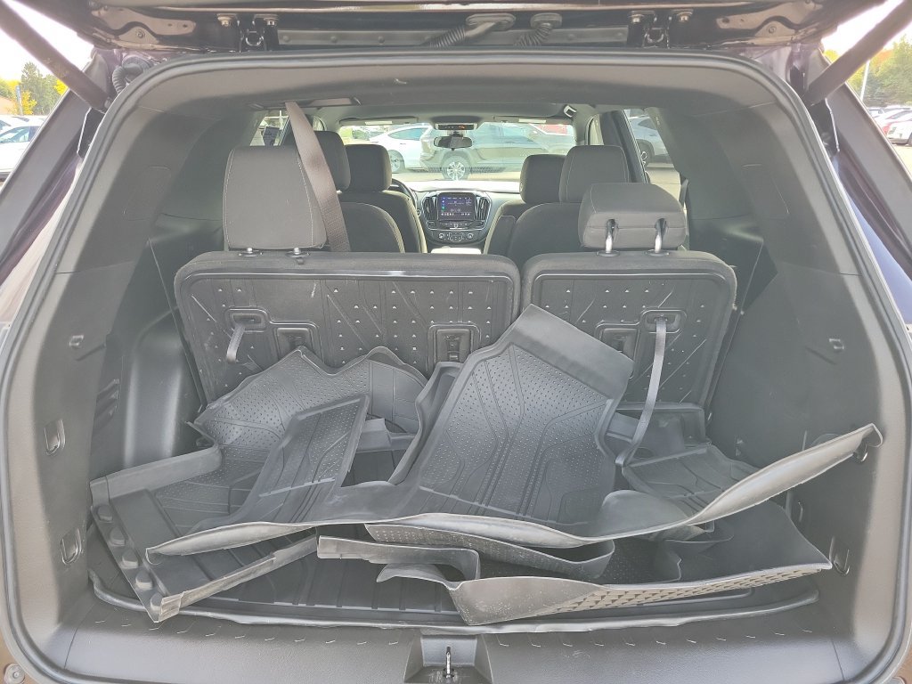 Used 2022 Chevrolet Traverse LT FWD image 36
