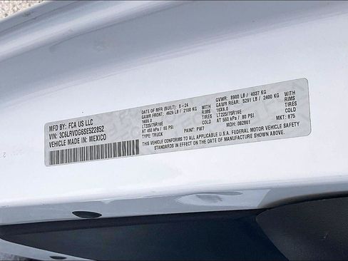 Used 2025 RAM ProMaster 2500 w/ Convenience Group FWD image 14