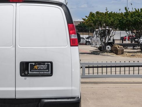 Used 2019 Chevrolet Express 3500 w/ Driver Convenience Package RWD image 43