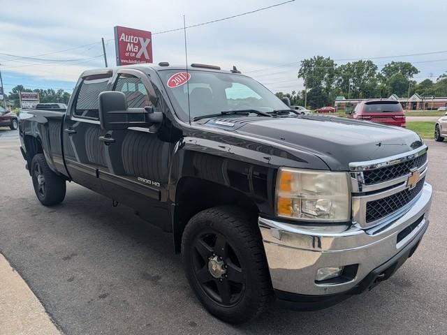 Used 2011 Chevrolet Silverado 2500 LT w/ Interior Plus Package AWD/4WD image 5