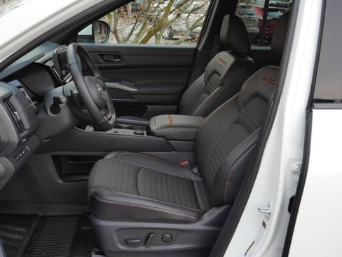 Certified 2025 Nissan Pathfinder Rock Creek image 3