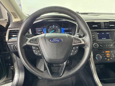 Used 2017 Ford Fusion SE image 15