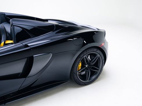 Used 2019 McLaren 570S Spider image 17