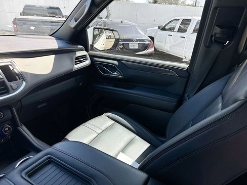 Used 2022 Chevrolet Suburban RST w/ Luxury Package image 20