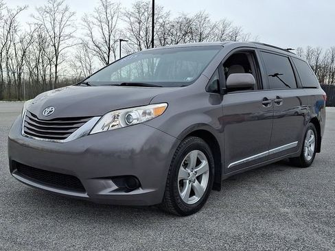Used 2015 Toyota Sienna LE image 6