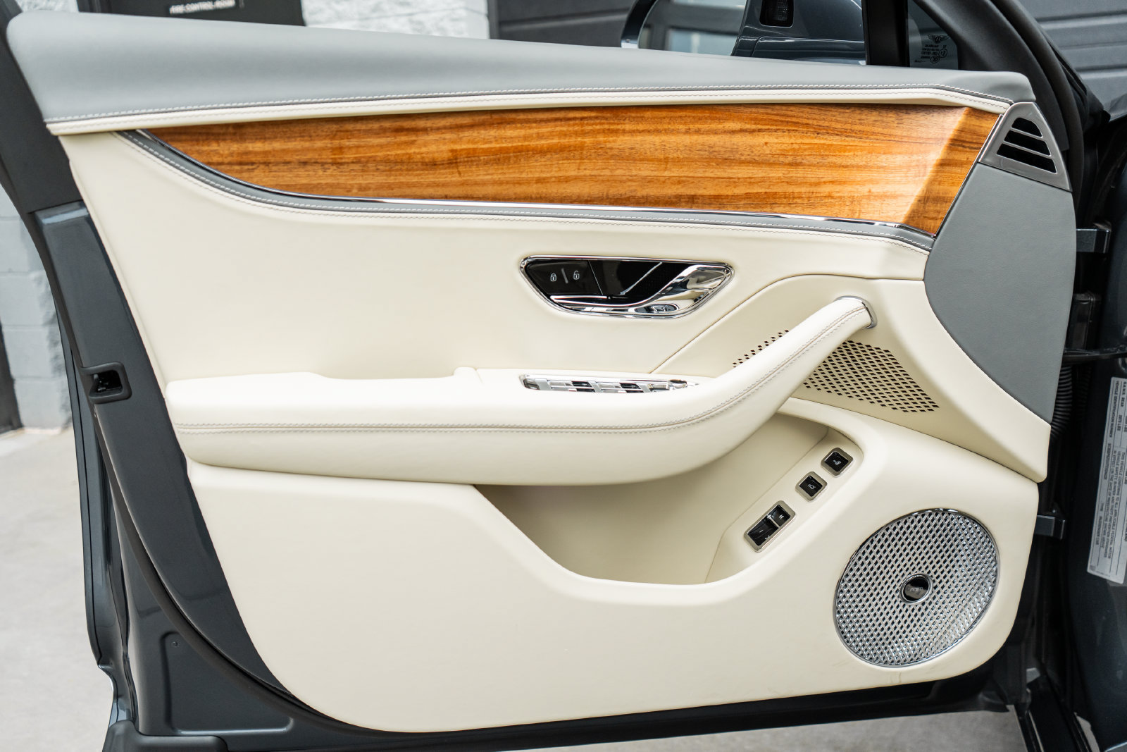 Certified 2026 Bentley Flying Spur V8 AWD/4WD image 23