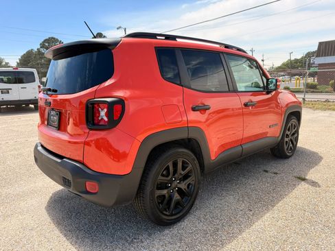Used 2017 Jeep Renegade Altitude FWD image 9