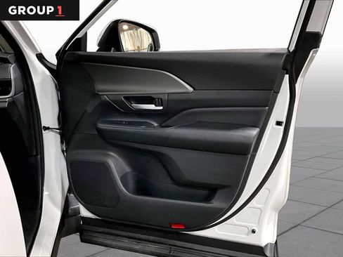 Certified 2025 Toyota Grand Highlander AWD image 23