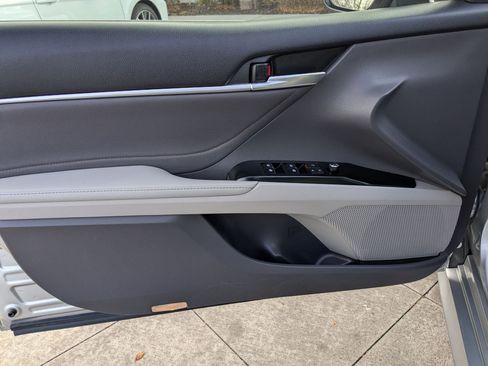 Used 2018 Toyota Camry XSE image 12