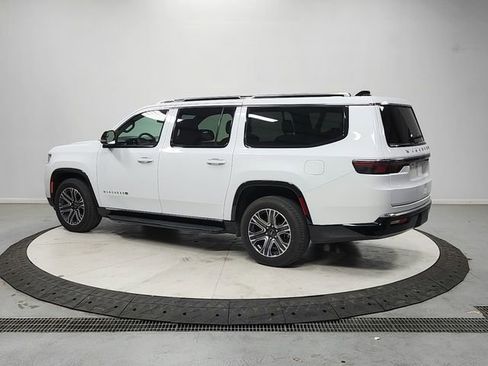 Used 2025 Jeep Wagoneer L Series II AWD/4WD image 5