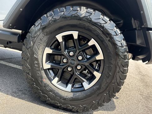 Used 2024 Jeep Wrangler Unlimited Rubicon 4xe AWD/4WD image 19