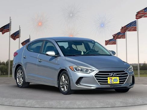 Used 2017 Hyundai Elantra SE FWD image 1