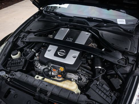 Used 2017 Nissan 370Z Touring image 32