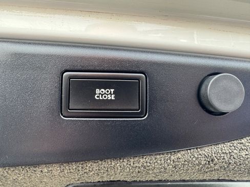 Used 2016 Bentley Flying Spur V8 image 10