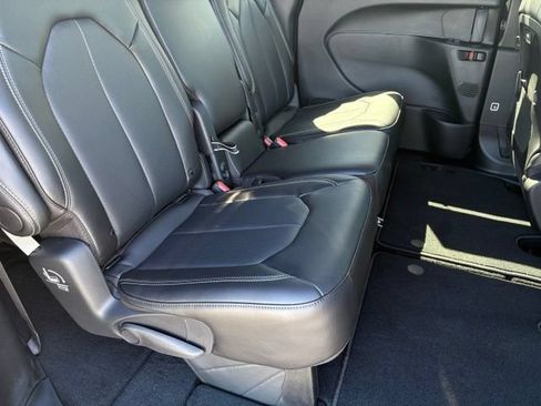 New 2027 Chrysler Pacifica Select FWD image 19