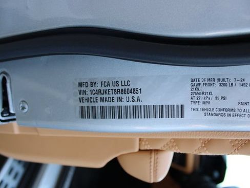 Used 2024 Jeep Grand Cherokee L Summit AWD/4WD image 62