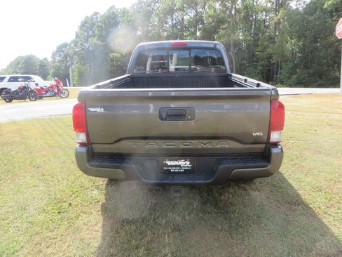 Used 2016 Toyota Tacoma TRD Sport w/ Towing Package image 7