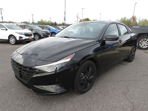 Used 2023 Hyundai Elantra SEL image 8