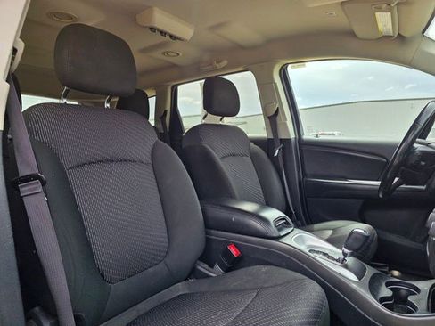 Used 2019 Dodge Journey SE w/ Connectivity Group FWD image 15