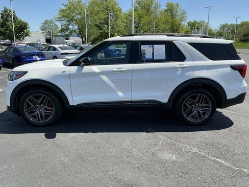 Used 2025 Ford Explorer ST-Line w/ ST-Line Street Pack AWD/4WD image 10