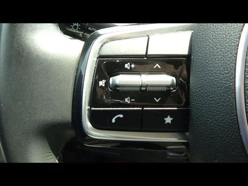 Used 2024 Kia Sorento S image 23