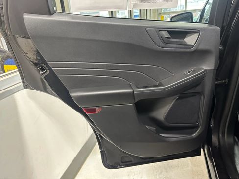 Used 2022 Ford Escape SE w/ SE Sport Appearance Package image 30