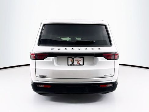 Used 2023 Jeep Wagoneer Series III w/ Preferred Equipment Group image 8