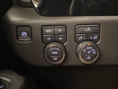 Used 2025 Chevrolet Silverado 1500 LT Trail Boss w/ LPO, Dark Essentials Package AWD/4WD image 29